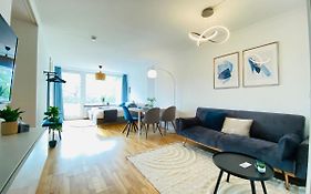 Kyanit Apartment: Free Parking + Pool + Netflix